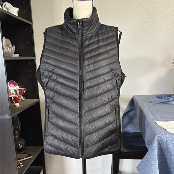 Calvin Klein Women’s XL Turtleneck Black Puffer Vest - Picture 1 of 6